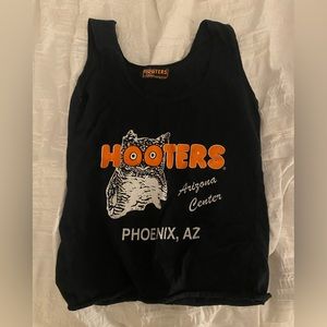 Hooters tank top